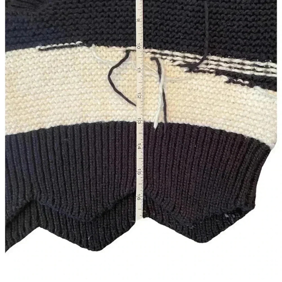 Wildfox Distressed Crop Fringe Oversized Sweater Size Small - Picture 6 of 9